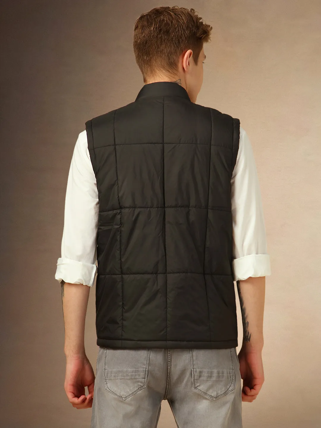 Men's Black Solid Mock Collar Sleeveless Jackets